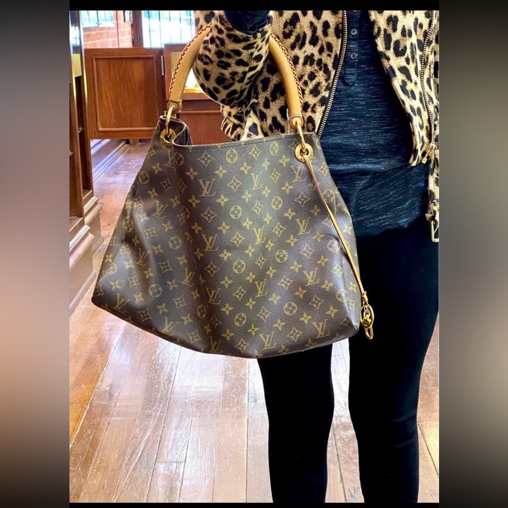 Louis Vuitton Artsy MM